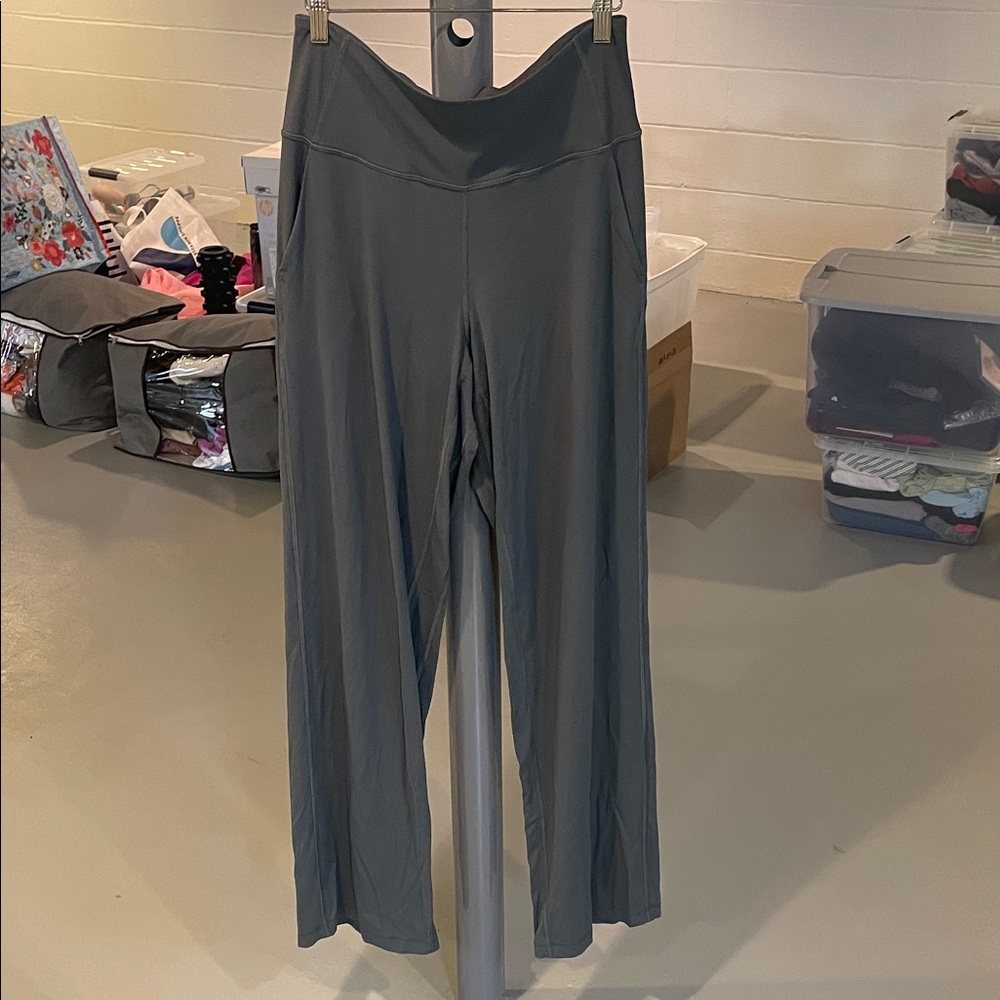 Lululemon womens Grey green ribbed align wide leg pant *tall inseam*